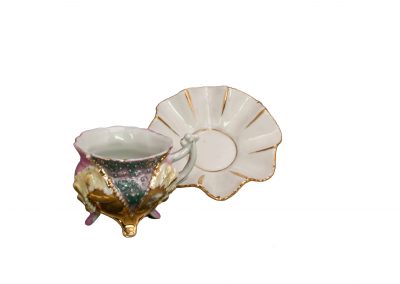 Eşleme,1880-1900  arası, damgasız, ayaklı formda, Altın yaldızlı ve Kabartma işçilikli fincan
