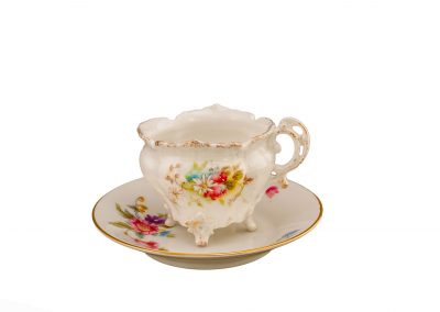 Eşleme fincan  1900 başları yaldızlı, damgasız, kabartmalı ve ayaklı. Tabak,;Alman,1950 ler rosenthal damgalı