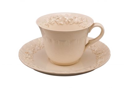 İngiliz, 1930’lar, Wedgwood Embossed Queens Ware damgalı, hasat temalı ve kabartma işçilikli fincan