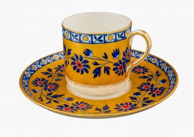 İngiliz, 1900’lü yıllar başı, Wedgwood damgalı, yaldızlı ve çiçek temalı fincan