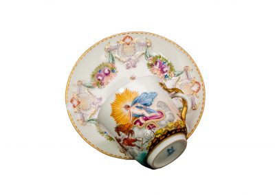 İtalyan, 1830 - 1890 yılları arası, Capodimonte damgalı,  kabartma işçilikli fincan